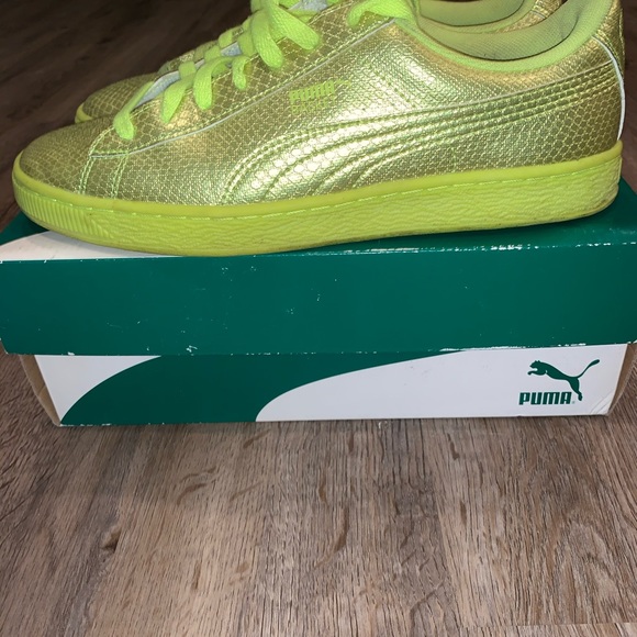 neon green puma sneakers